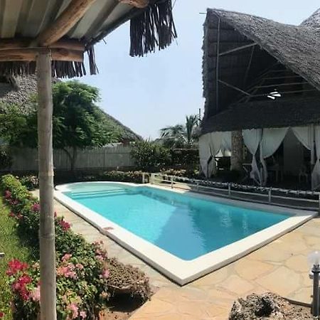 Nyumba Ya Afrika Bed and Breakfast Watamu Exteriör bild